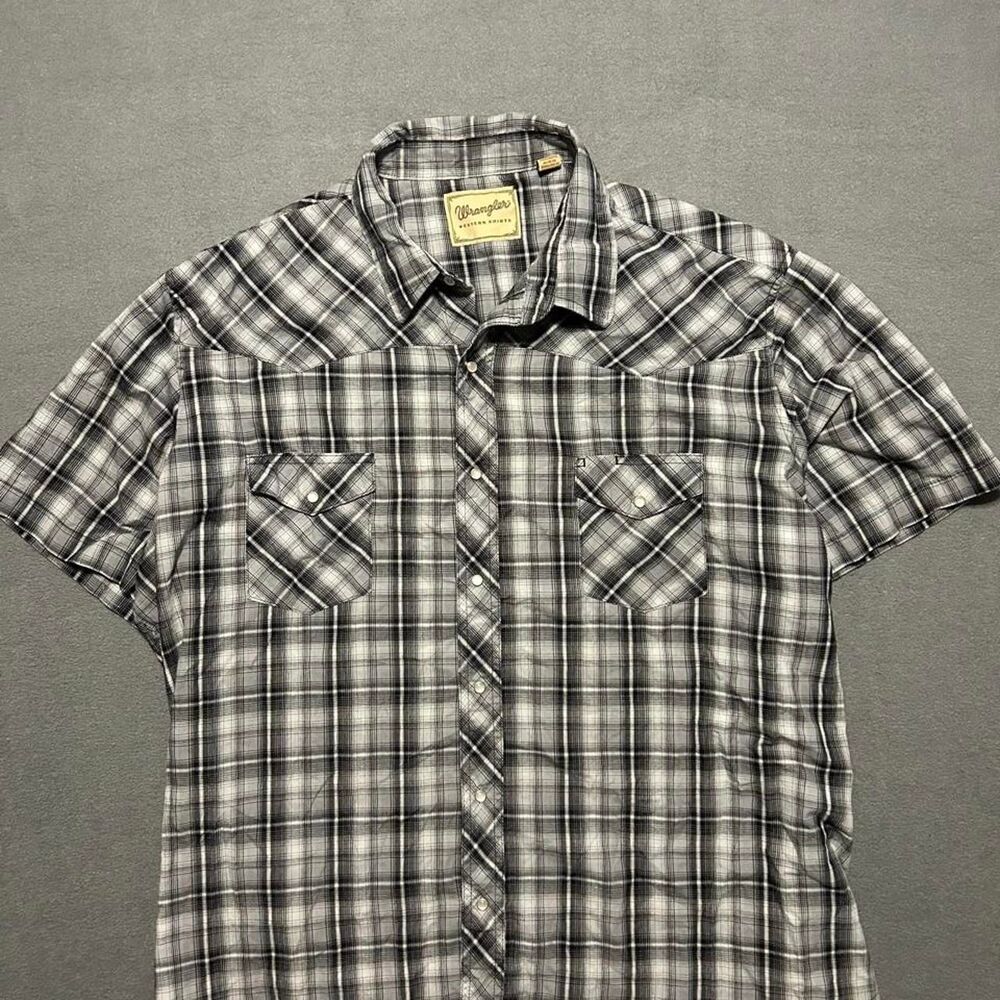 Wrangler Men's Grey and Black Shirt